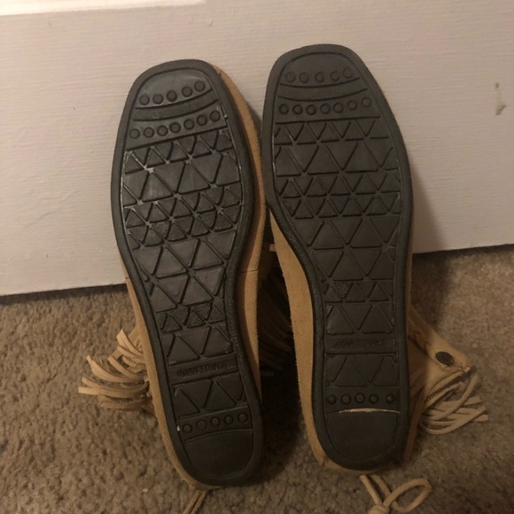 Minnetonka size 7 light brown moccasins - Picture 5 of 7